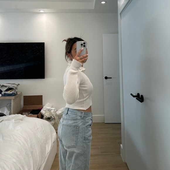 All The Ways Collared Cropped Buttoned Top Small - Picture 3 of 4